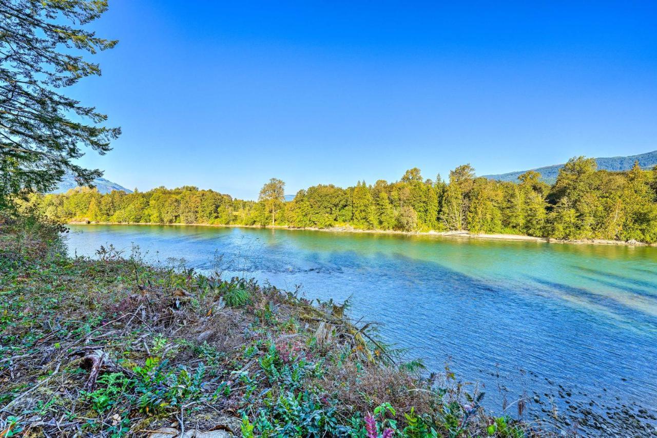 Dreamy Riverside Cabin With Fireplace And Grill Concrete Ngoại thất bức ảnh